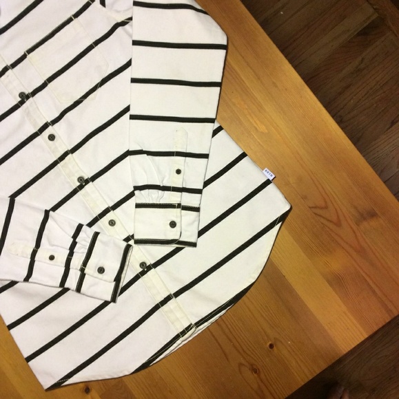 *SOLD* GUC BURTON BUTTON DOWN - Picture 2 of 3